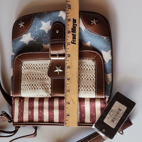 ☆NWT. American Flag Design Crossbody Bag/Purse.☆ - Picture 8 of 9